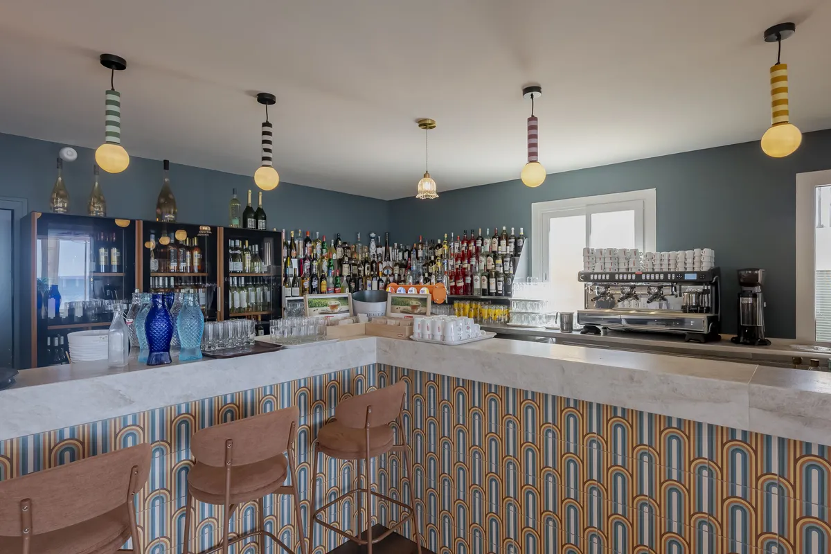 L'équipe et le bar