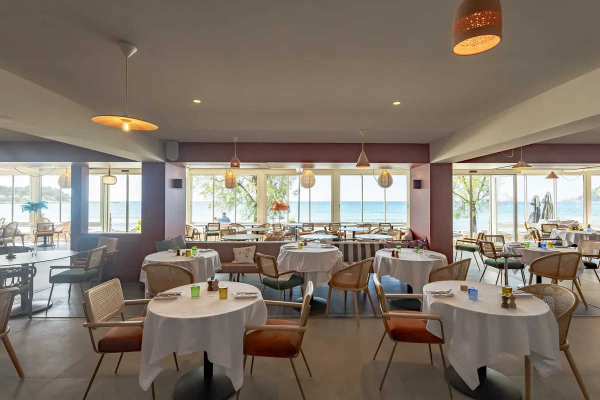 Salle face à la baie des Sablettes