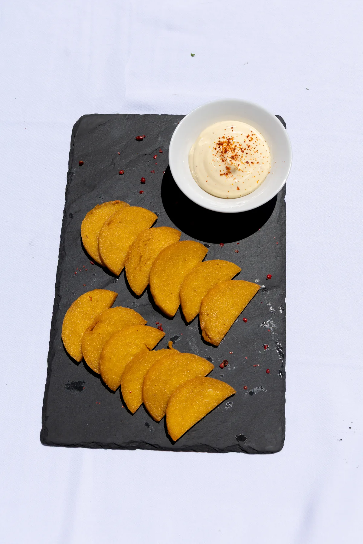 Foie gras maison servi sur ardoise